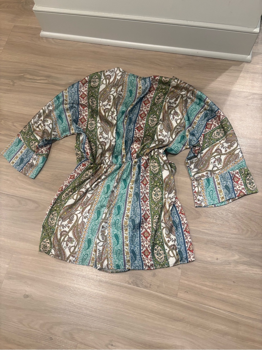 Scarved patterned textile - Picture 5 of 5